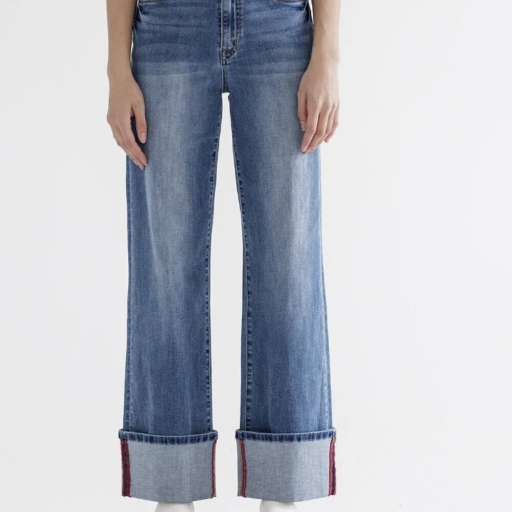 High-Rise Wide Leg Jeans in Medium Blue